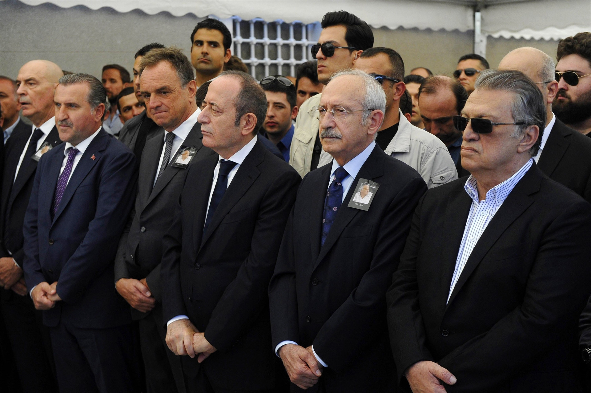 Şarık Tara son yolculuğuna uğurlanıyor