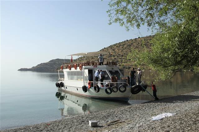 Van Gölünün saklı koyları