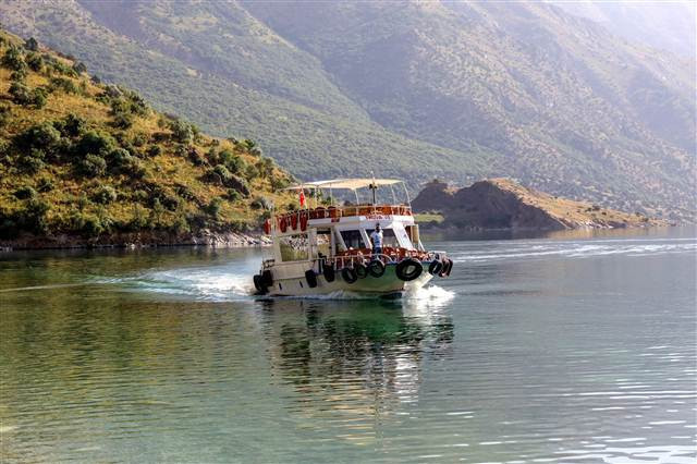 Van Gölünün saklı koyları