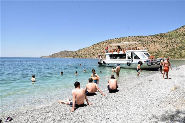 Van Gölünün saklı koyları