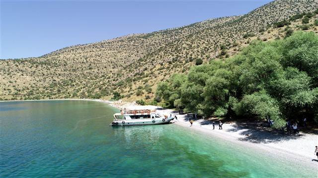 Van Gölünün saklı koyları