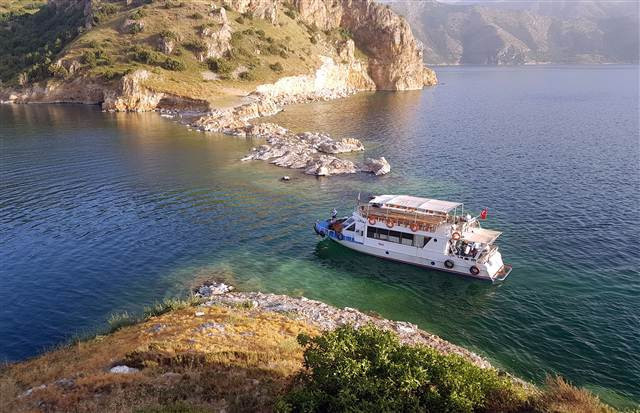 Van Gölünün saklı koyları