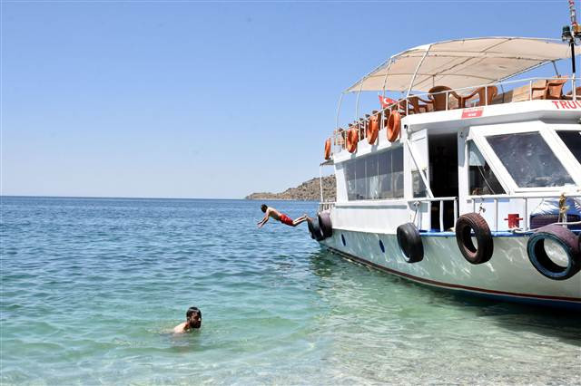 Van Gölünün saklı koyları