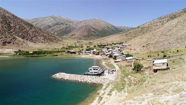 Van Gölünün saklı koyları