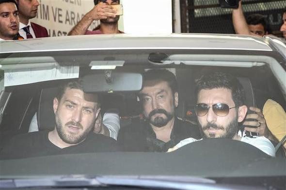 Sanat camiası Adnan Oktara verdiği destek için utanacak mı