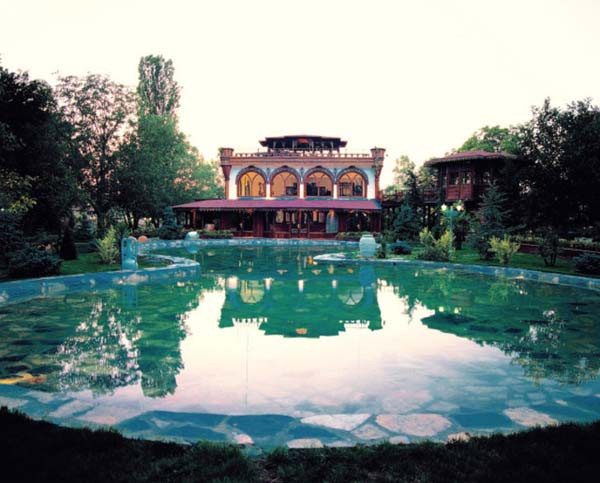 İşte Adnan Oktarın şatafatlı yaşamı İşte Adnan Oktarın şatafatlı yaşamı