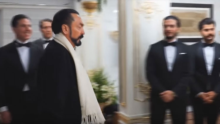 İşte Adnan Oktarın şatafatlı yaşamı İşte Adnan Oktarın şatafatlı yaşamı