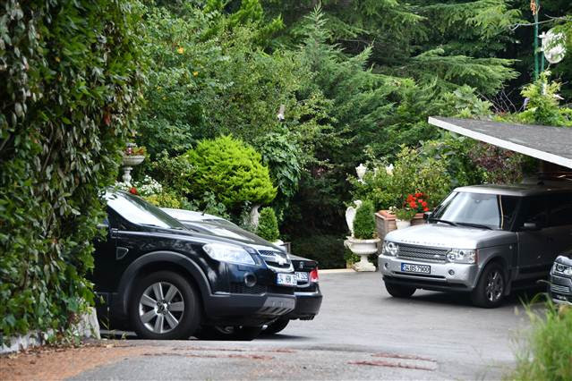 İşte Adnan Oktarın şatafatlı yaşamı İşte Adnan Oktarın şatafatlı yaşamı