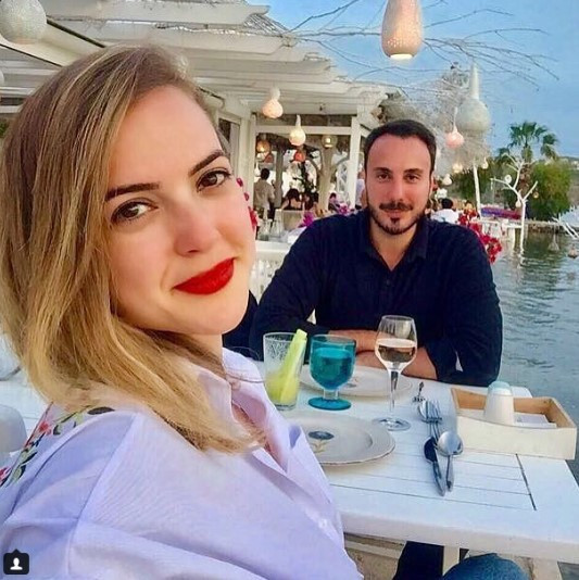 Ünlü sunucudan romantik mesaj