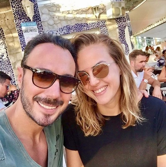 Ünlü sunucudan romantik mesaj