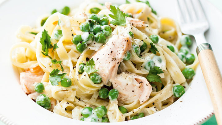 Somonlu ve bezelyeli makarna tarifi