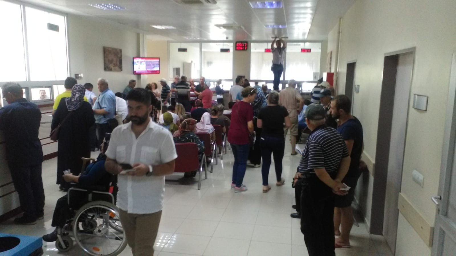 Yapılandırmada son gün koridorlar dolup taştı