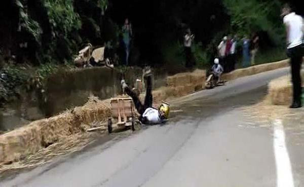 Kenan Sofuoğlu, tahta arabayla böyle kaza yapmış