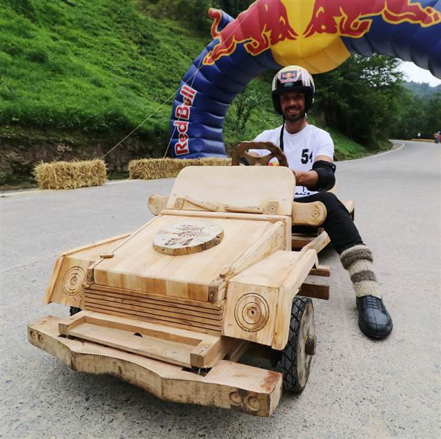 Kenan Sofuoğlu, tahta arabayla böyle kaza yapmış