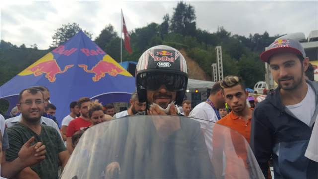 Kenan Sofuoğlu, tahta arabayla böyle kaza yapmış