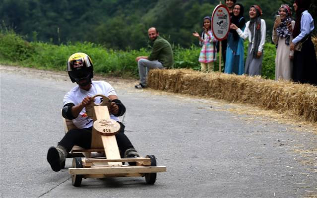 Kenan Sofuoğlu, tahta arabayla böyle kaza yapmış