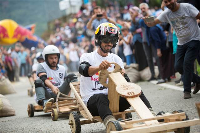 Kenan Sofuoğlu, tahta arabayla böyle kaza yapmış