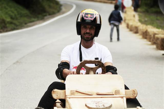 Kenan Sofuoğlu, tahta arabayla böyle kaza yapmış