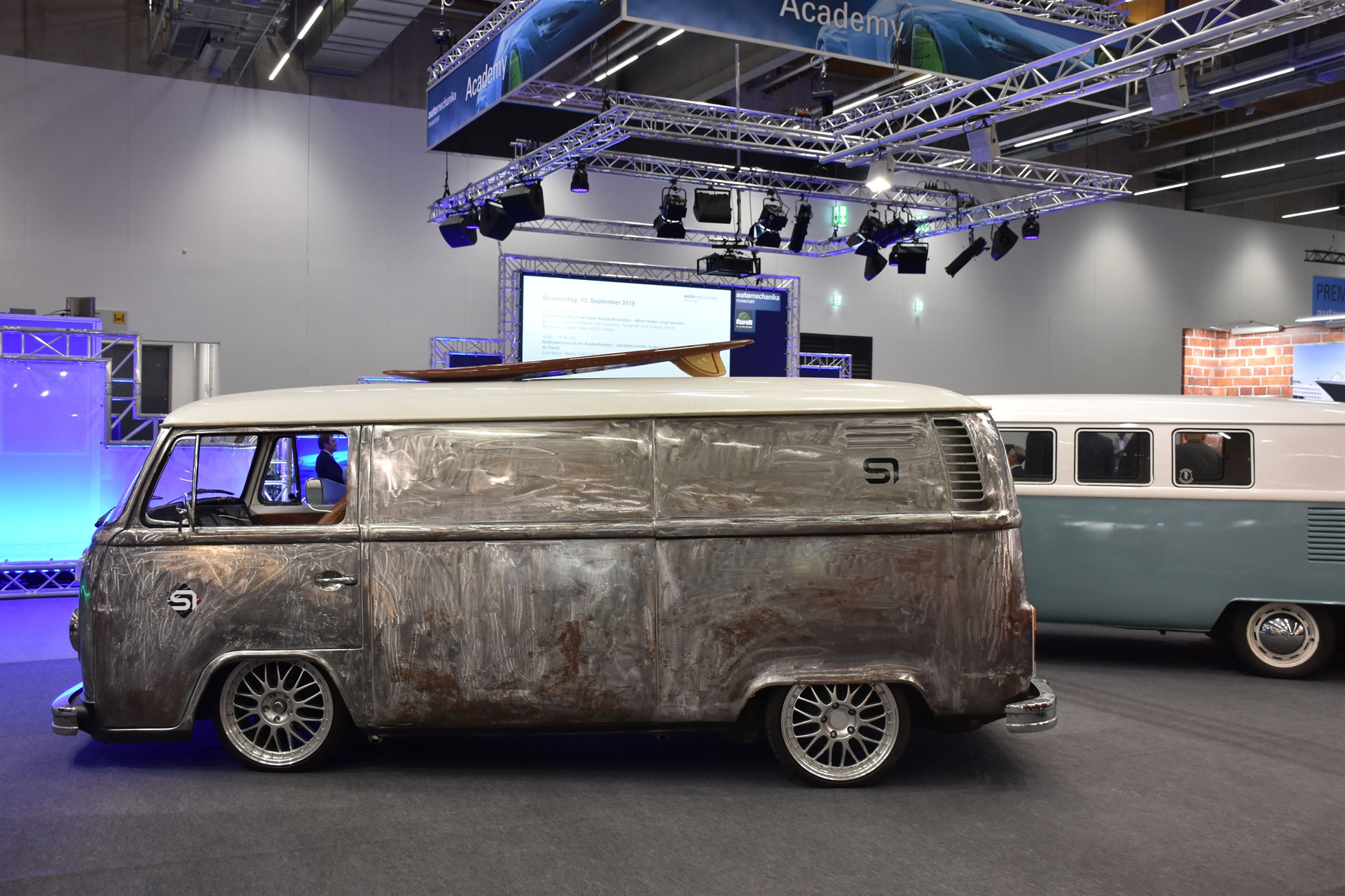 Herkes akın etti büyük beğeni topladı Hepsi birbirinden değerli, görücüye çıktılar Herkes akın etti büyük beğeni topladı Hepsi birbirinden değerli, görücüye çıktılar