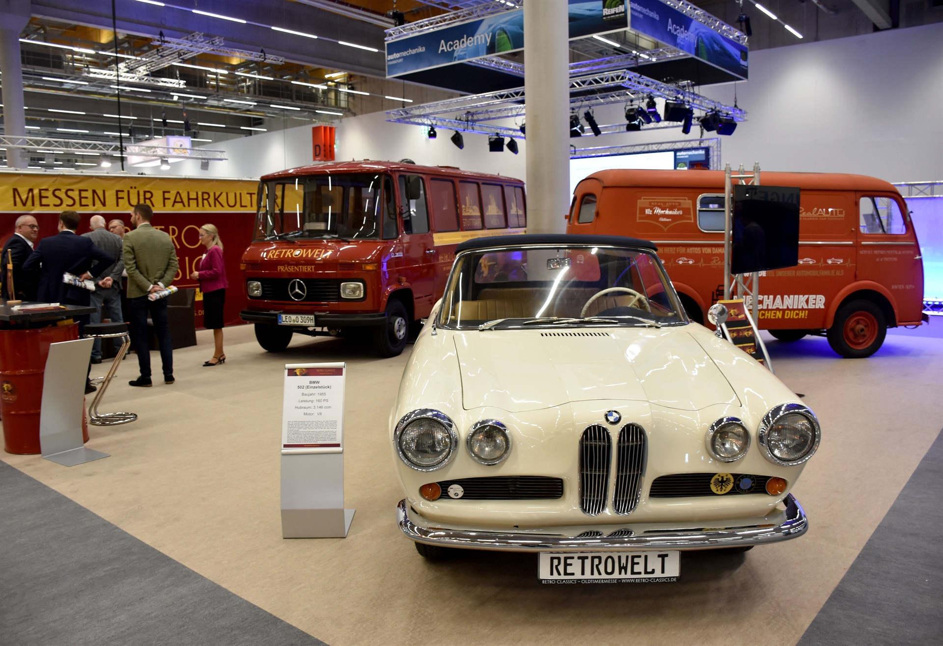 Herkes akın etti büyük beğeni topladı Hepsi birbirinden değerli, görücüye çıktılar Herkes akın etti büyük beğeni topladı Hepsi birbirinden değerli, görücüye çıktılar