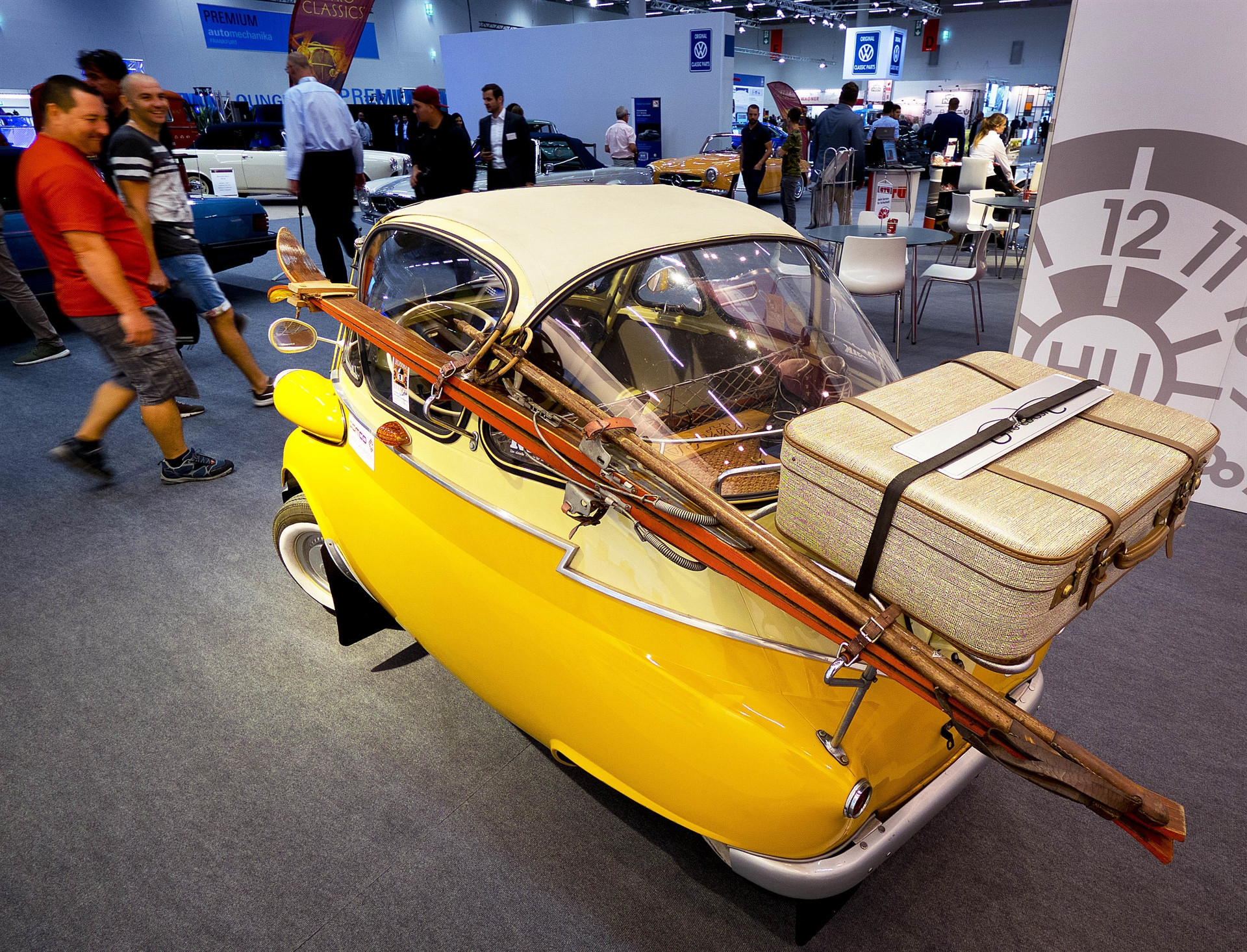 Herkes akın etti büyük beğeni topladı Hepsi birbirinden değerli, görücüye çıktılar Herkes akın etti büyük beğeni topladı Hepsi birbirinden değerli, görücüye çıktılar