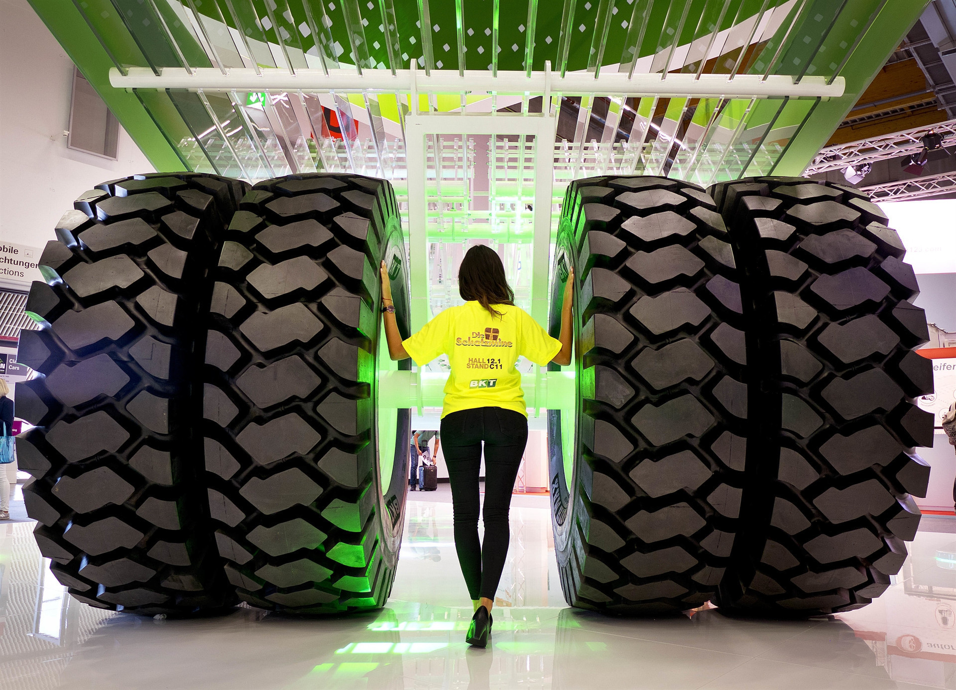 Herkes akın etti büyük beğeni topladı Hepsi birbirinden değerli, görücüye çıktılar Herkes akın etti büyük beğeni topladı Hepsi birbirinden değerli, görücüye çıktılar