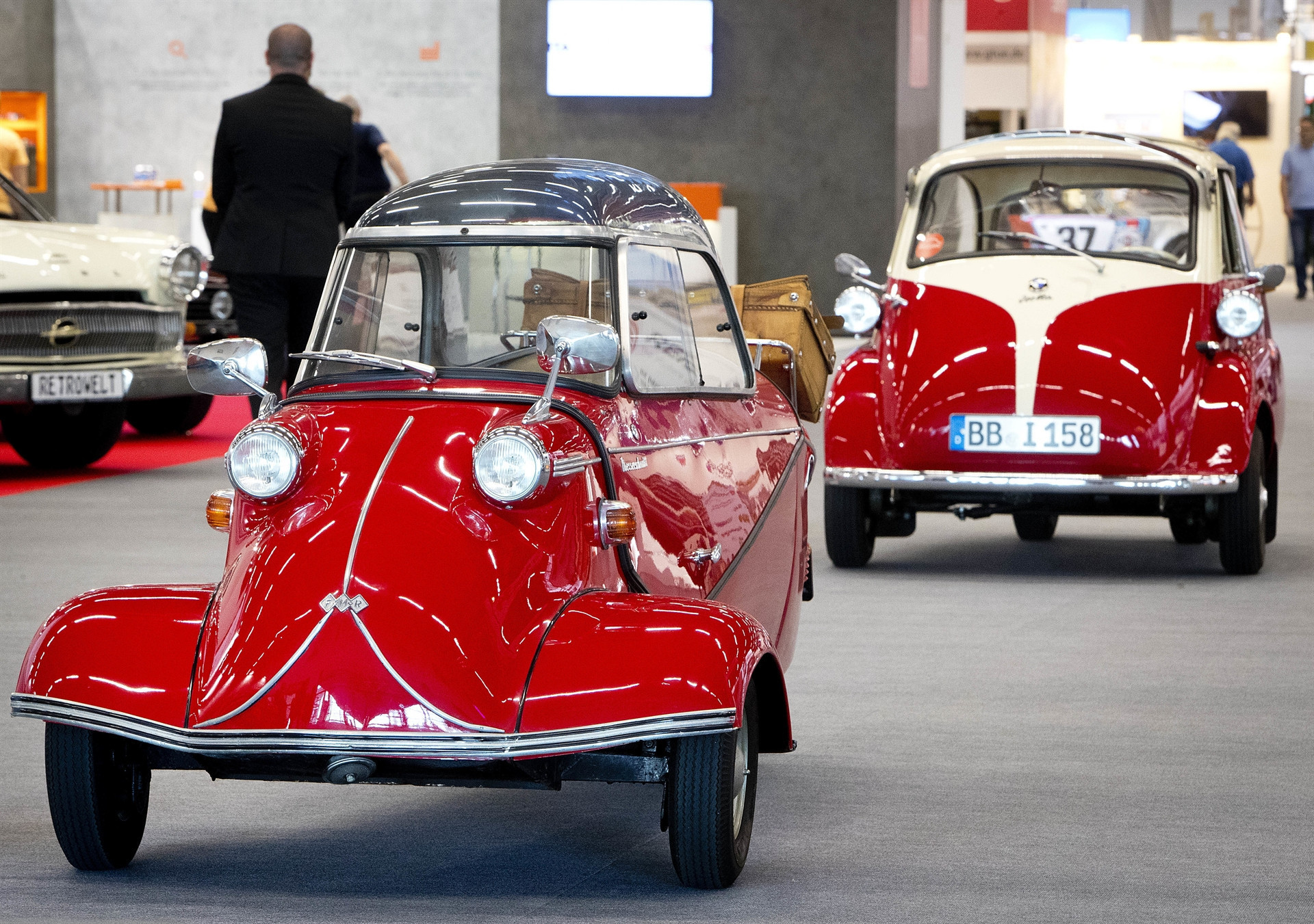 Herkes akın etti büyük beğeni topladı Hepsi birbirinden değerli, görücüye çıktılar Herkes akın etti büyük beğeni topladı Hepsi birbirinden değerli, görücüye çıktılar