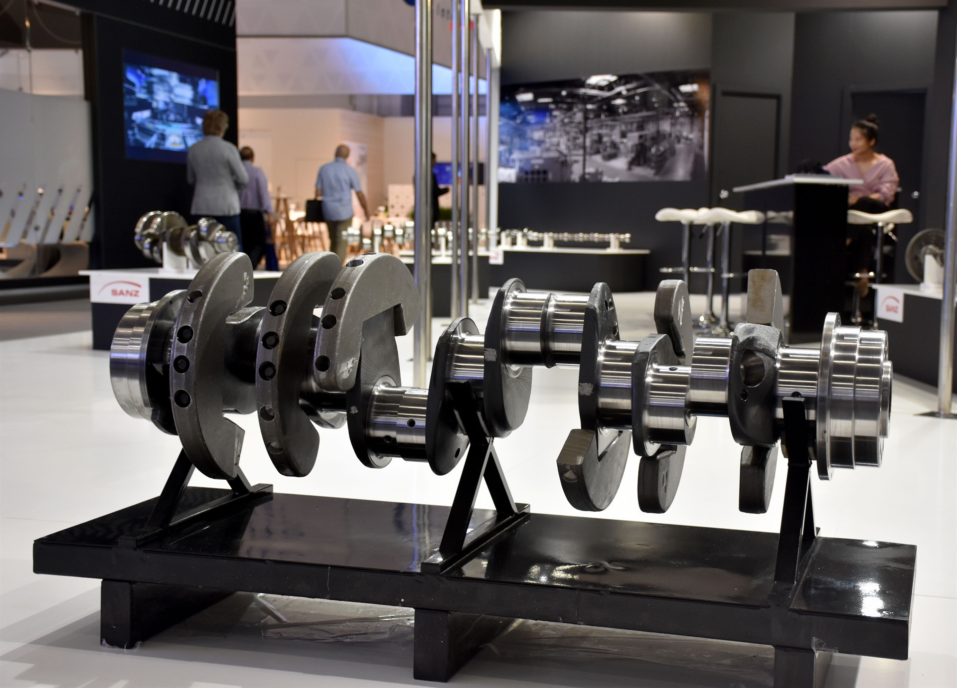 Herkes akın etti büyük beğeni topladı Hepsi birbirinden değerli, görücüye çıktılar Herkes akın etti büyük beğeni topladı Hepsi birbirinden değerli, görücüye çıktılar