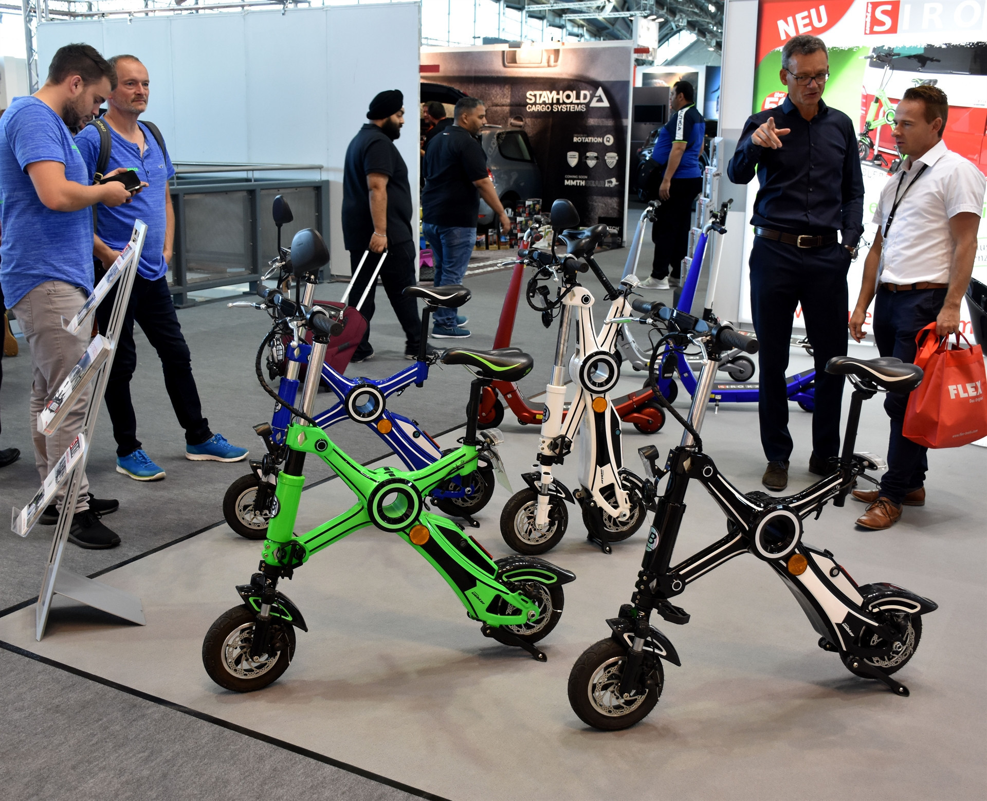 Herkes akın etti büyük beğeni topladı Hepsi birbirinden değerli, görücüye çıktılar Herkes akın etti büyük beğeni topladı Hepsi birbirinden değerli, görücüye çıktılar