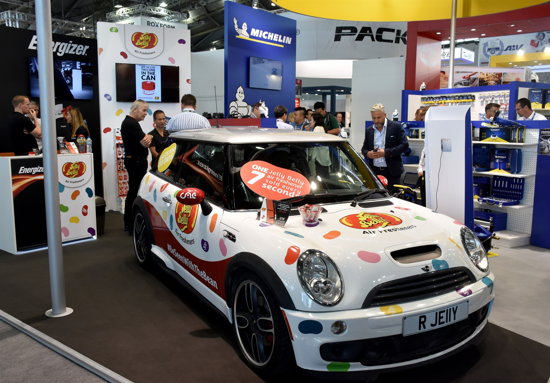 Herkes akın etti büyük beğeni topladı Hepsi birbirinden değerli, görücüye çıktılar Herkes akın etti büyük beğeni topladı Hepsi birbirinden değerli, görücüye çıktılar