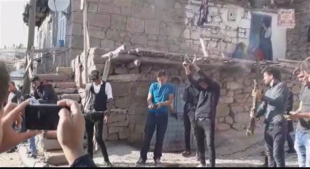 Düğünde silahlarla havaya ateş açtılar