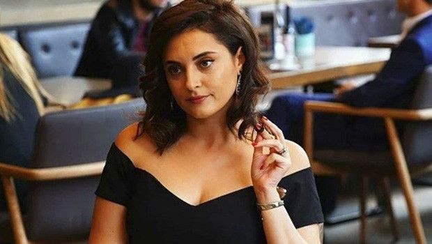 Demet Akalını çıldırtan yorum Bebeğinden utanmadığın belli Demet Akalını çıldırtan yorum Bebeğinden utanmadığın belli