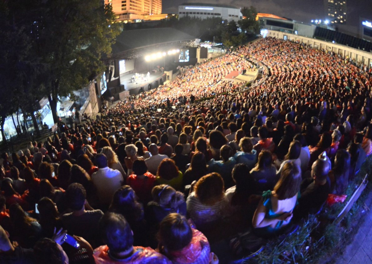 Sahnede gözyaşı Sahnede gözyaşı