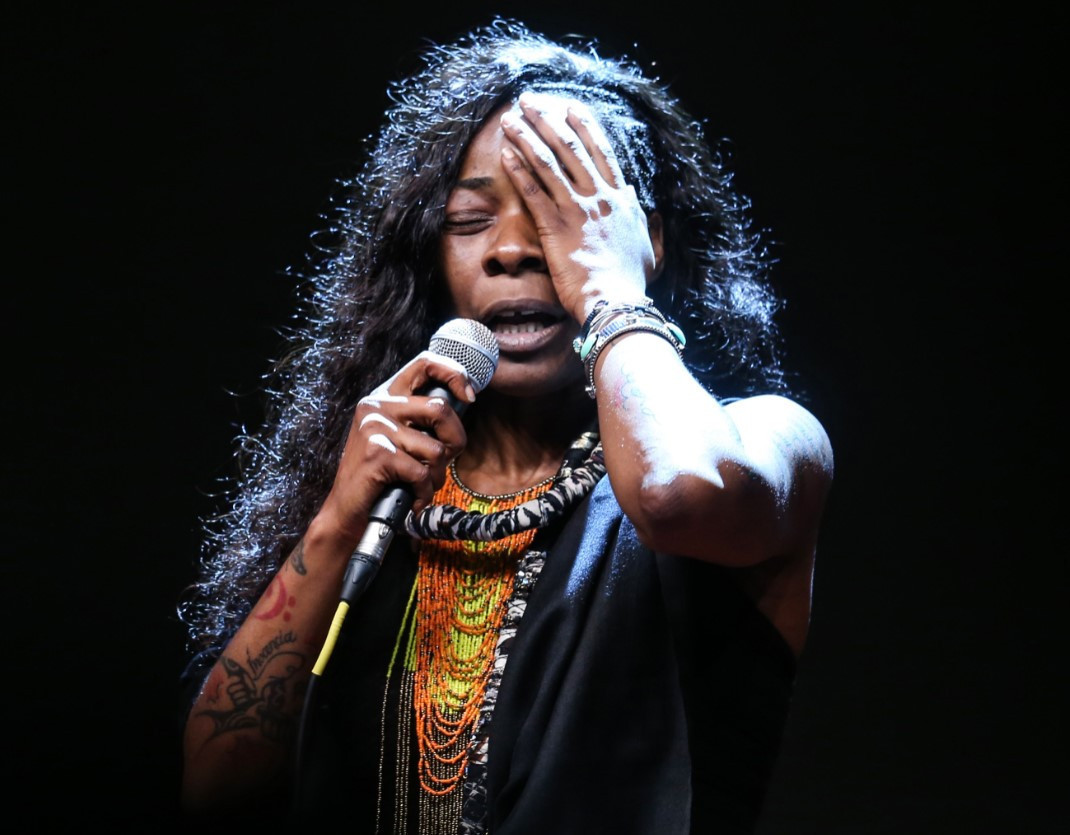 Sahnede gözyaşı Sahnede gözyaşı