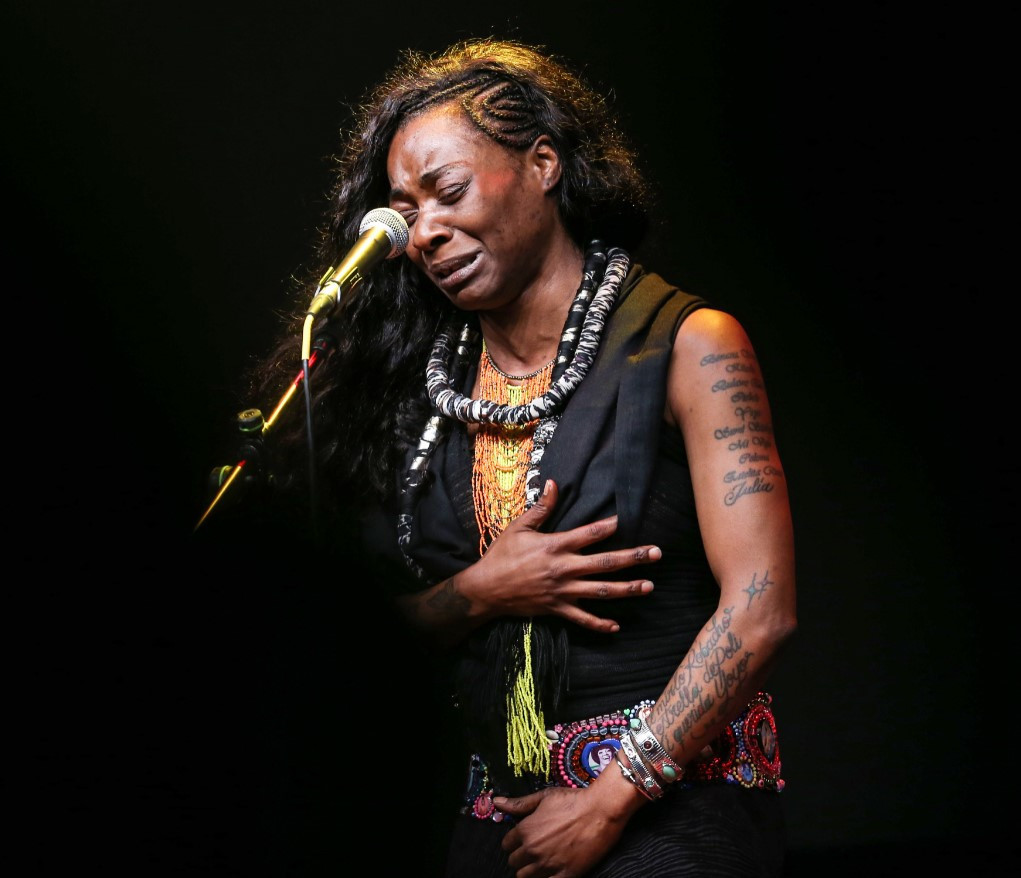 Sahnede gözyaşı Sahnede gözyaşı