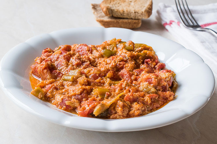 Soğanlı menemen tarifi