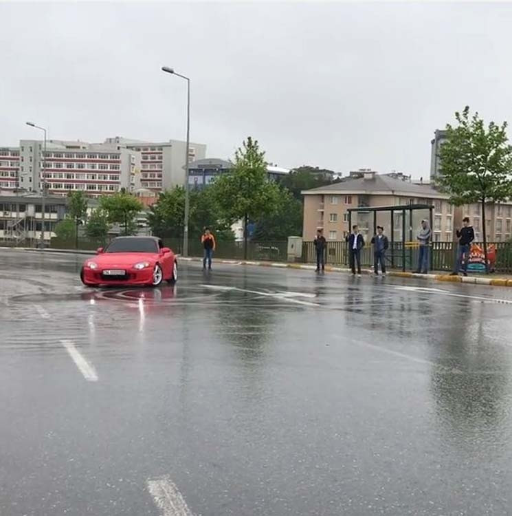 İstanbul’da lüks otomobil terörü