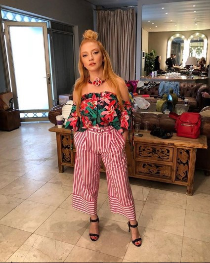 Demet Akalını çıldırtan yorum Bebeğinden utanmadığın belli Demet Akalını çıldırtan yorum Bebeğinden utanmadığın belli