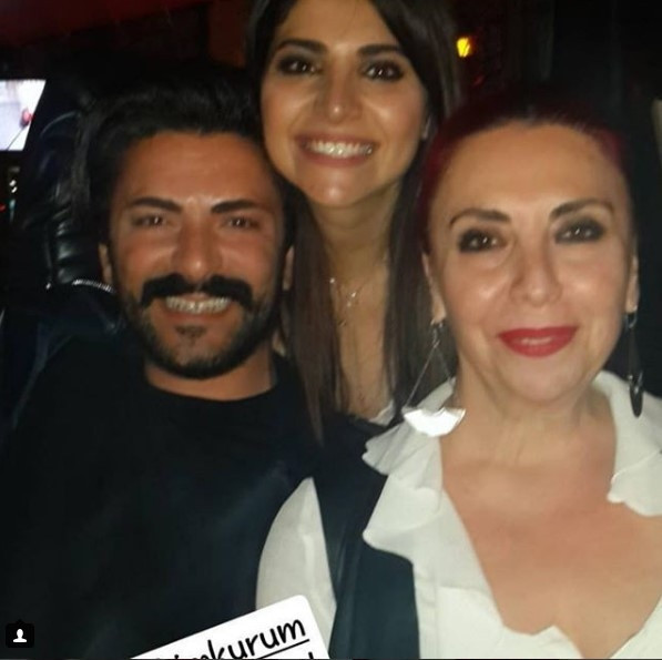 25 yaş küçük rol arkadaşıyla aşk mı yaşıyor