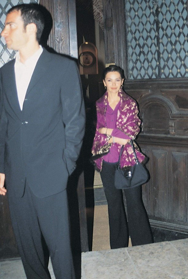 Hande Ataizinin evliliği bir günde bitmişti... Yıllar sonra anlattı Hande Ataizinin evliliği bir günde bitmişti... Yıllar sonra anlattı