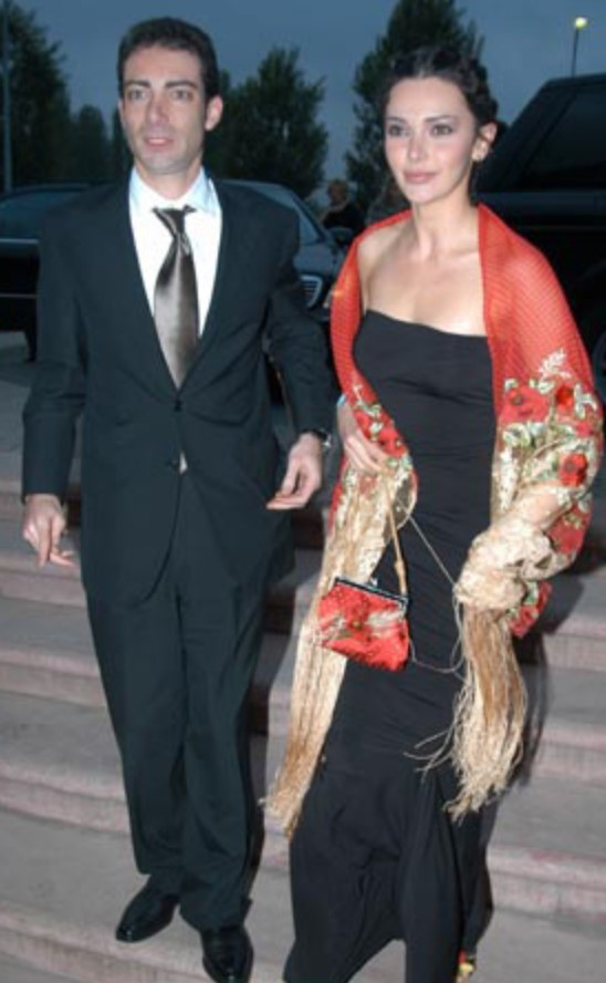 Hande Ataizinin evliliği bir günde bitmişti... Yıllar sonra anlattı Hande Ataizinin evliliği bir günde bitmişti... Yıllar sonra anlattı