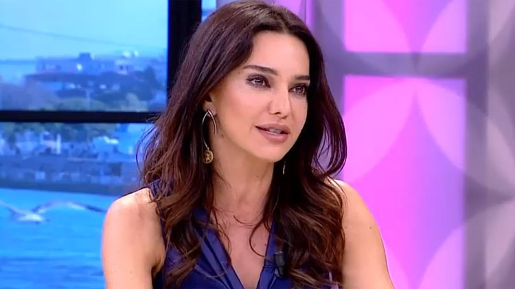 Hande Ataizinin evliliği bir günde bitmişti... Yıllar sonra anlattı Hande Ataizinin evliliği bir günde bitmişti... Yıllar sonra anlattı