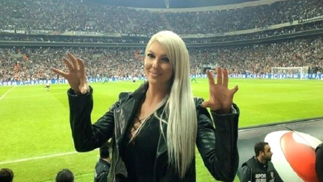 Jelena Karleusa ortalığı salladı Yeni golcümüz ol