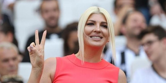 Jelena Karleusa ortalığı salladı Yeni golcümüz ol