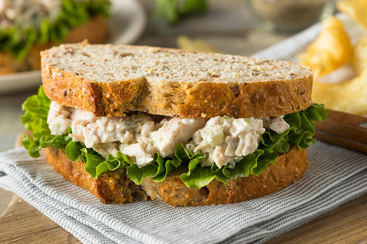 Tavuklu ve süzme yoğurtlu sandviç tarifi