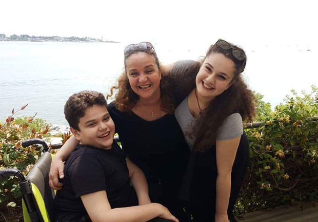 SMA’lı iki çocuk annesi: “Gençliklerini harcamayın evlatlarımın”