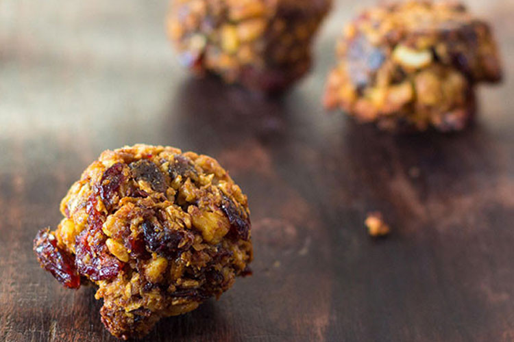 Kuru üzümlü enerji topları tarifi