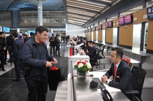İstanbul Havalimanında ilk ticari uçuşu THY yaptı