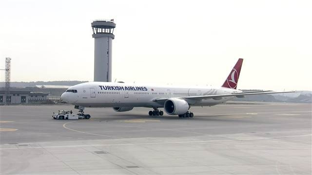 İstanbul Havalimanında ilk ticari uçuşu THY yaptı