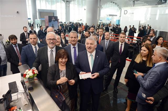 İstanbul Havalimanında ilk ticari uçuşu THY yaptı